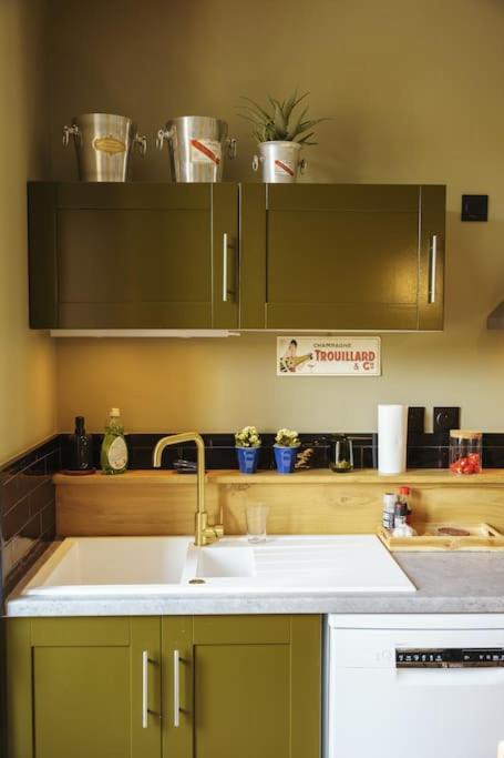 Apartment Au Ptit Bouchon - Stationnement Gratuit Dans La Rue Reims